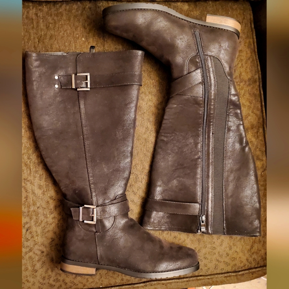 Wide width boots